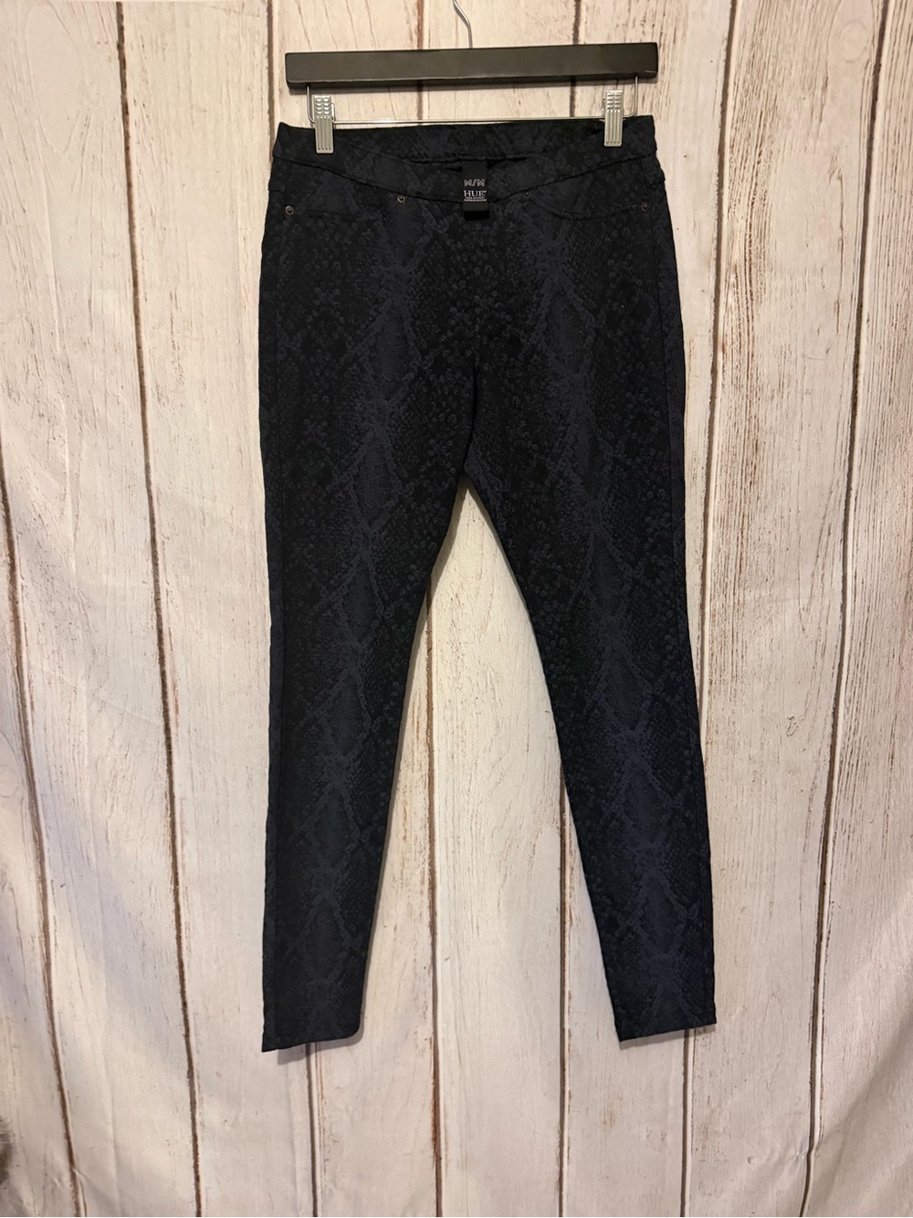 Hue Black Animal Print Brocade Leggings Size M NWOT Snake Skin Skinny Pants